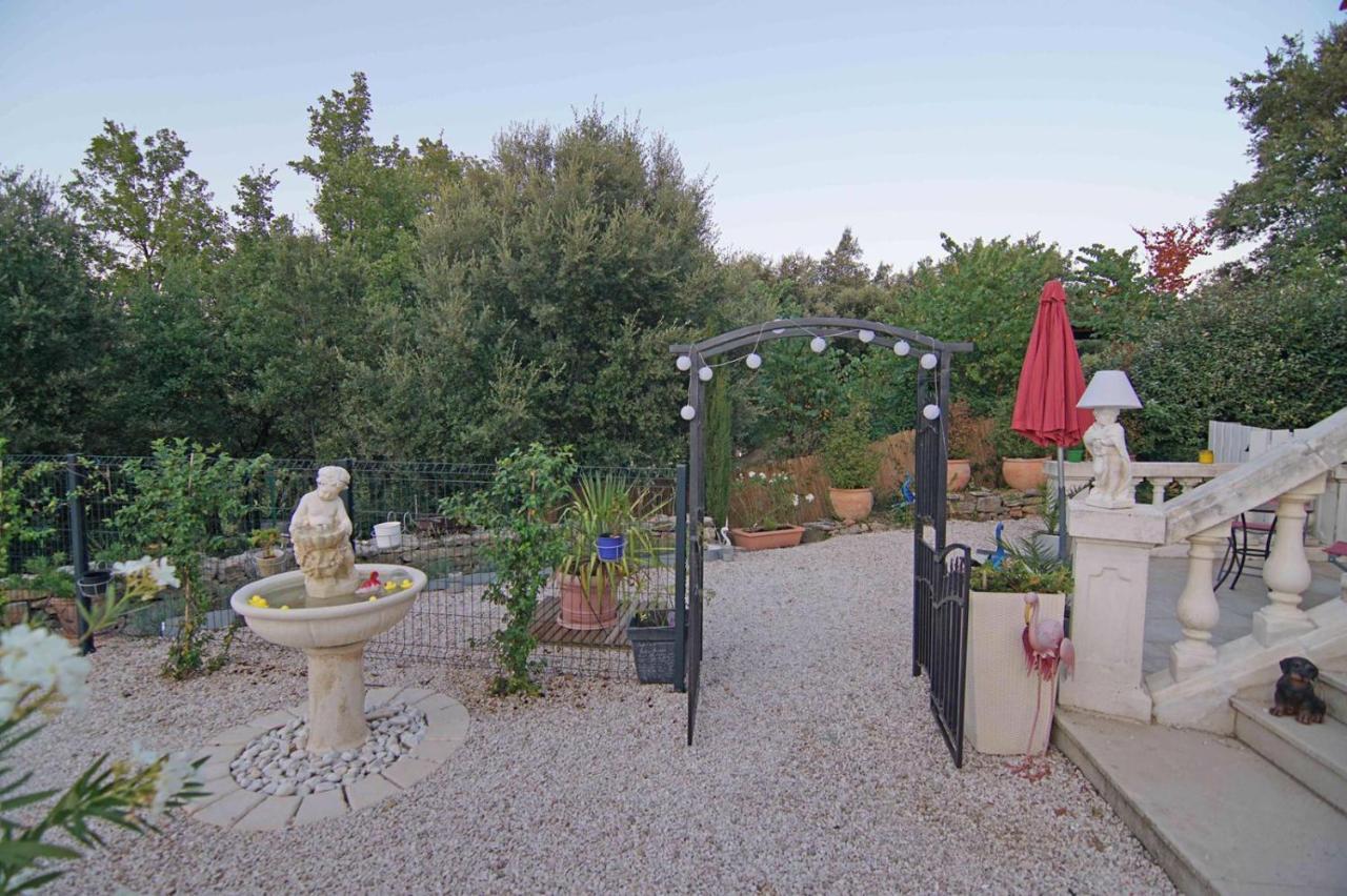 Chez Amali - Stielvolle Ferienwohnung In Der Provence Mit Terrasse Brignoles Exterior foto